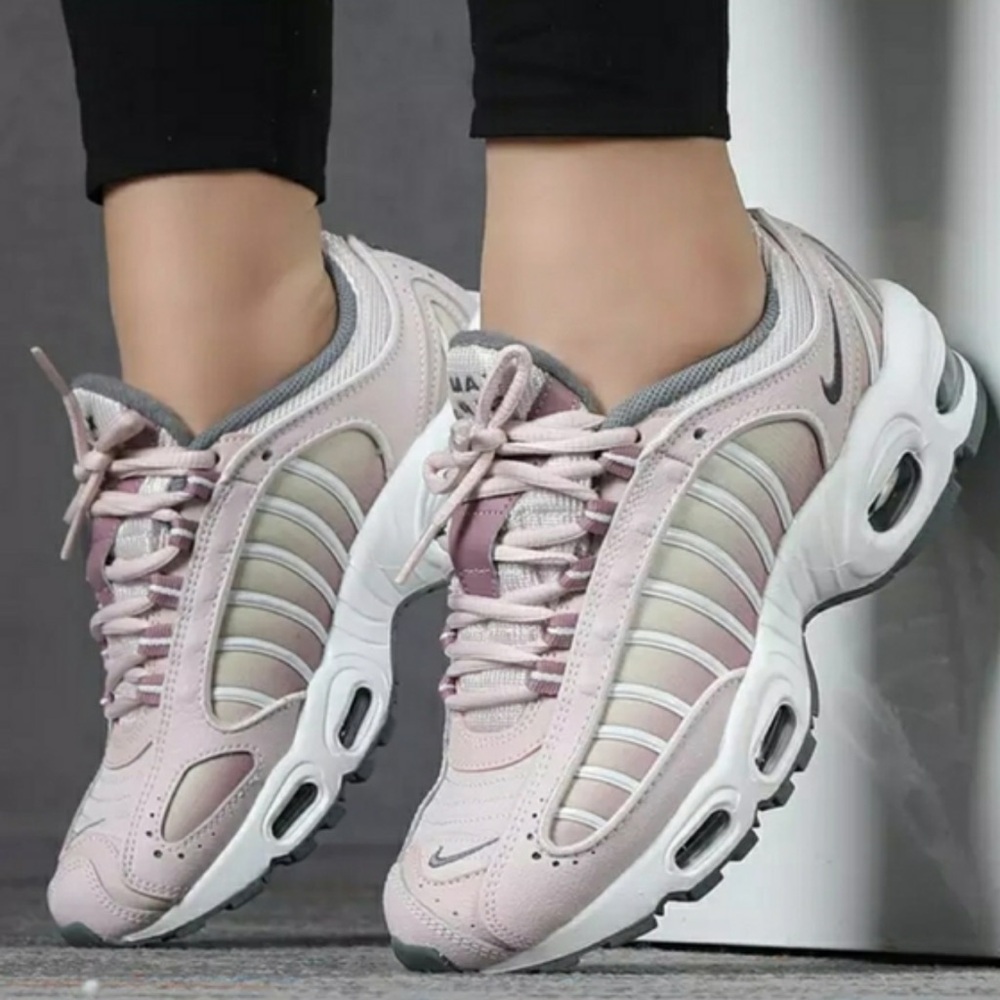 Nike Air Max Tailwind 4
Barely Rose (Women's)